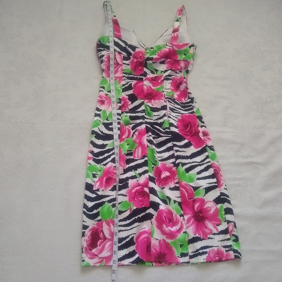 Cache vintage bodycon v-neck roses floral dress - Picture 6 of 8